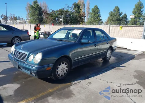 1999 Mercedes-Benz E 320 z USA, uszkodzony, nr VIN WDBJF65H2XA774192